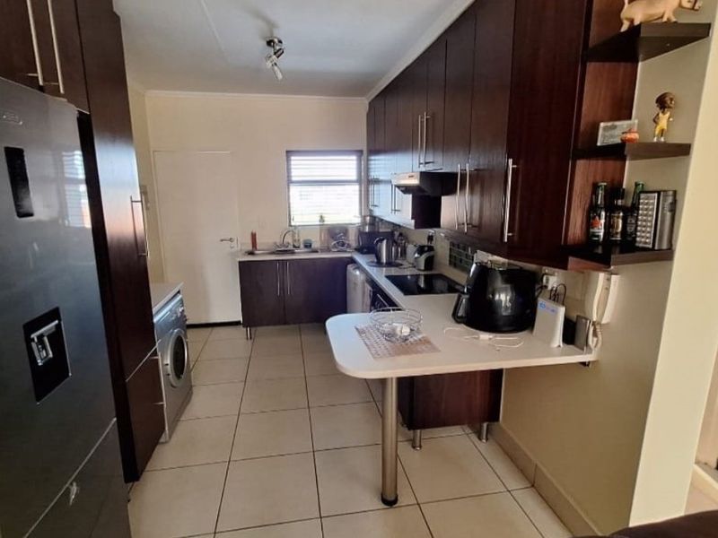 Modern 2-Bed Flat for Sale – Great Amenities & Secure Living - Photo 8