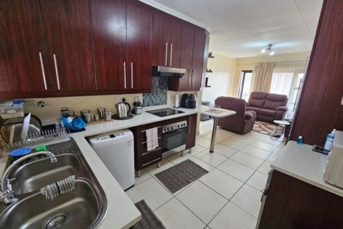 Modern 2-Bed Flat for Sale – Great Amenities & Secure Living - Photo 3