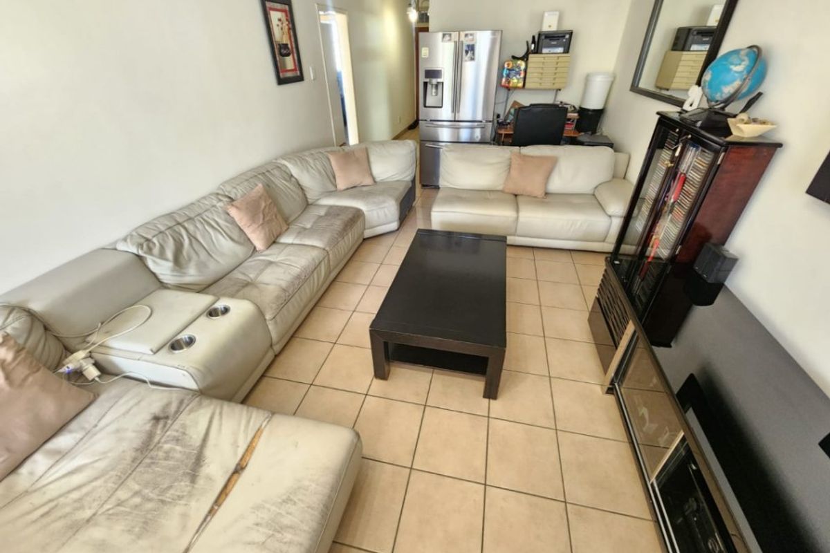 Spacious 2-Bed, 2-Bath Flat for Sale – Neat, Comfortable & Well-Located - Photo 4