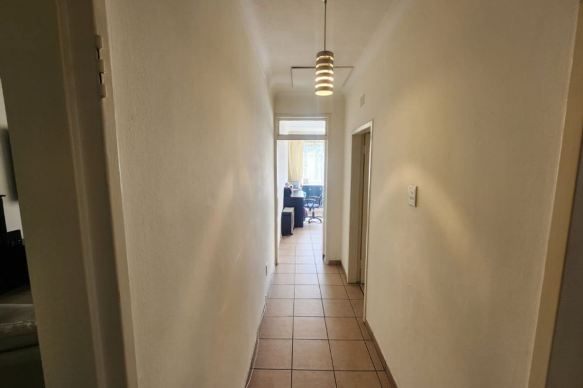 Spacious 2-Bed, 2-Bath Flat for Sale – Neat, Comfortable & Well-Located - Photo 5