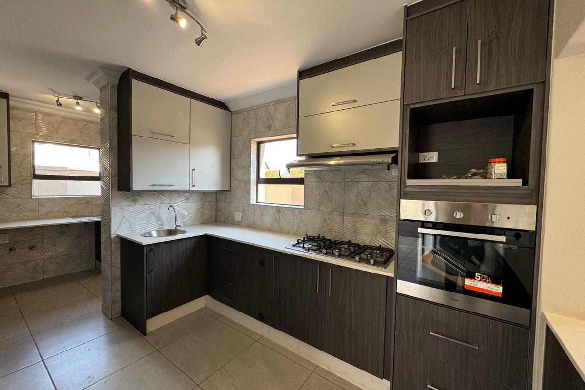 Modern 3-Bedroom Home in Secure Estate – No Transfer Costs! - Photo 5