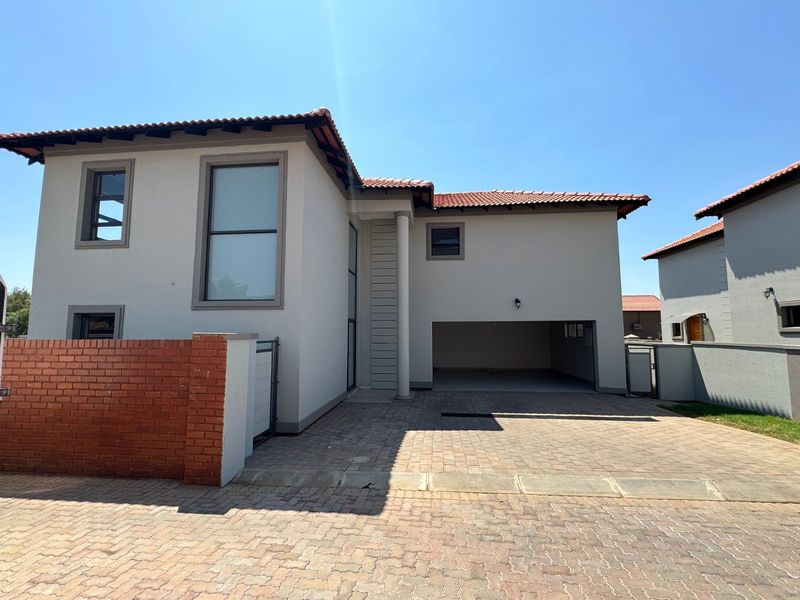 Modern 3-Bedroom Home in Secure Estate – No Transfer Costs! - Photo 2