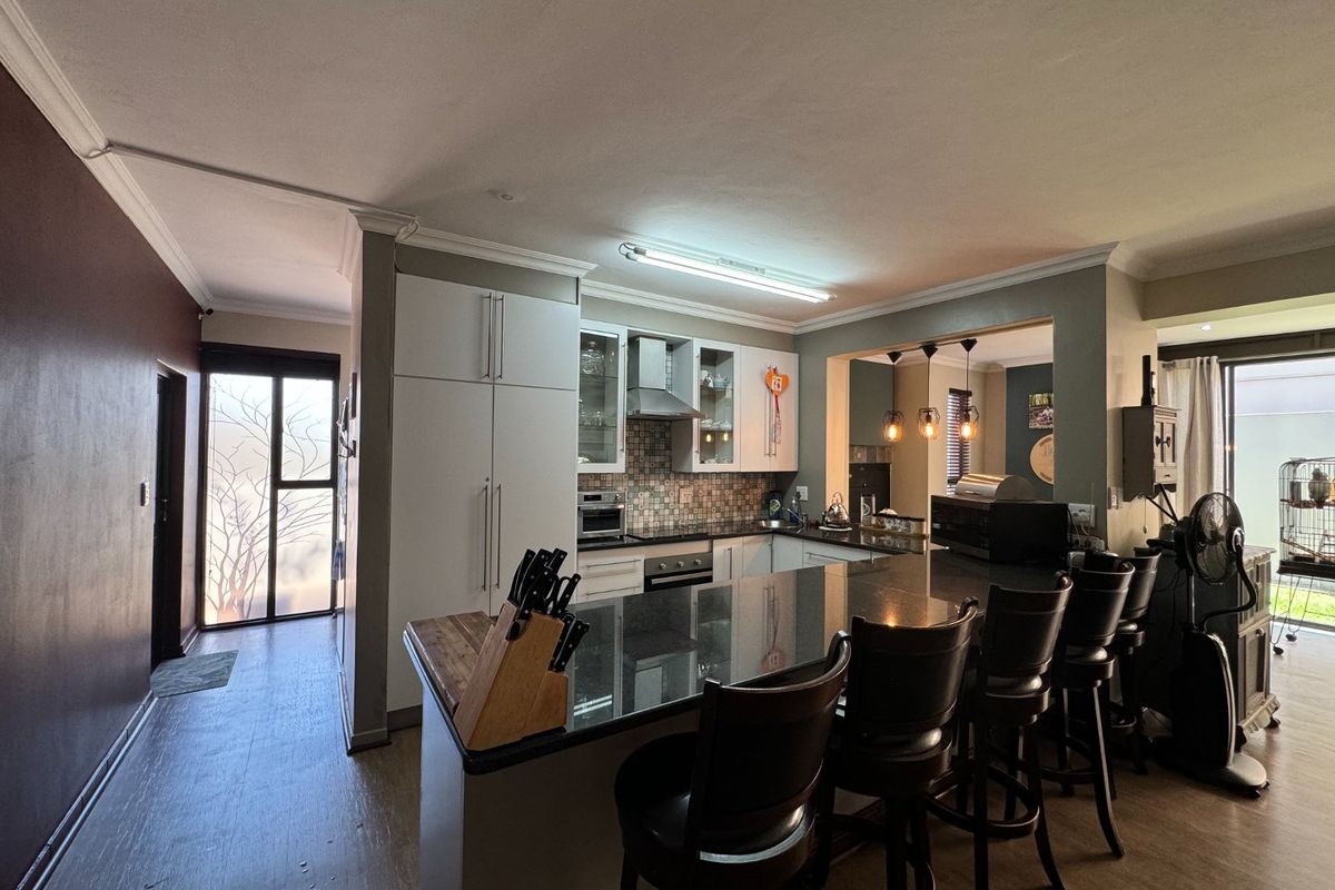 Modern 3-Bedroom Family Home in Secure Estate - Photo 4