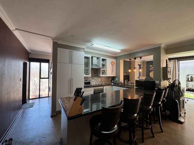 Modern 3-Bedroom Family Home in Secure Estate - Photo 4