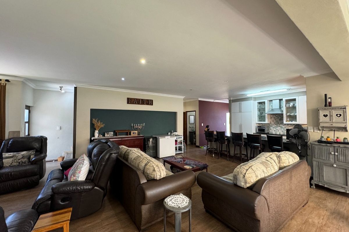 Modern 3-Bedroom Family Home in Secure Estate - Photo 3