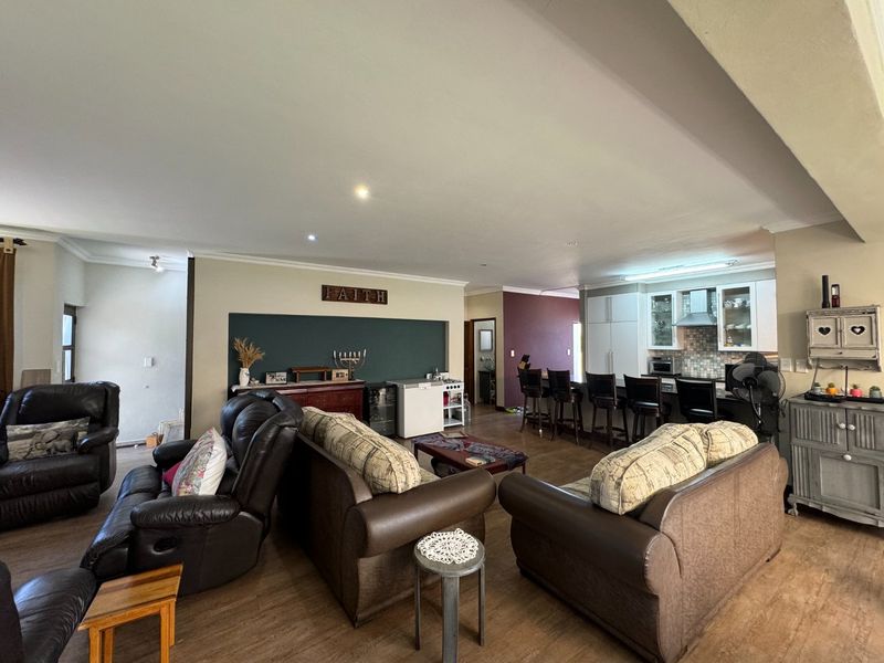 Modern 3-Bedroom Family Home in Secure Estate - Photo 3