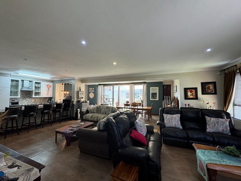 Modern 3-Bedroom Family Home in Secure Estate - Photo 2