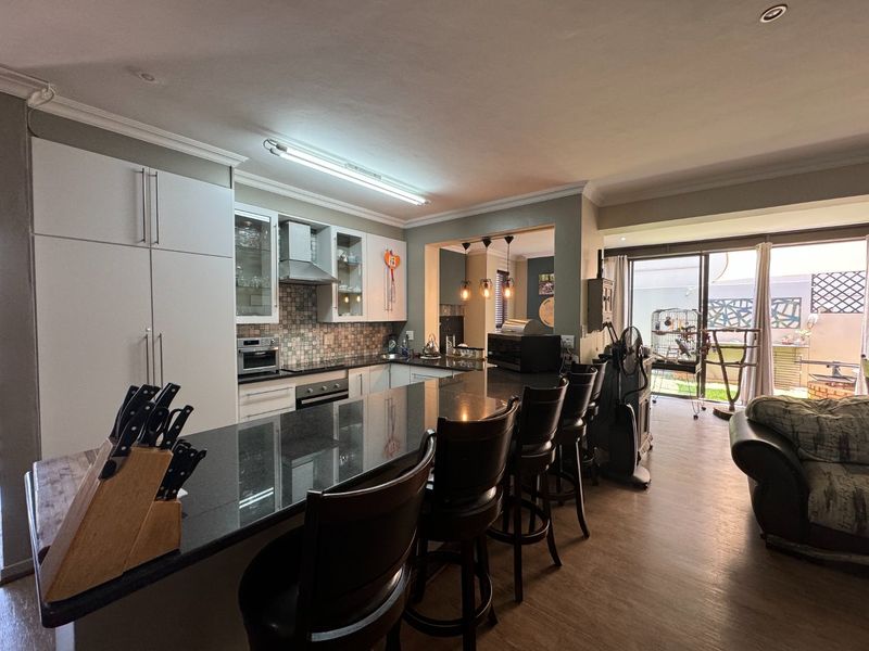 Modern 3-Bedroom Family Home in Secure Estate - Photo 9