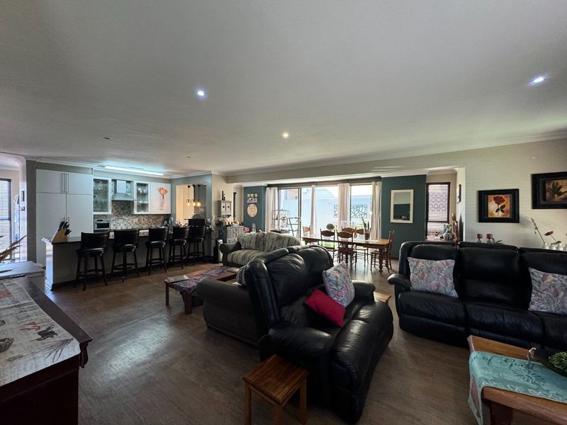 Modern 3-Bedroom Family Home in Secure Estate - Photo 8