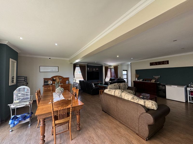 Modern 3-Bedroom Family Home in Secure Estate - Photo 6