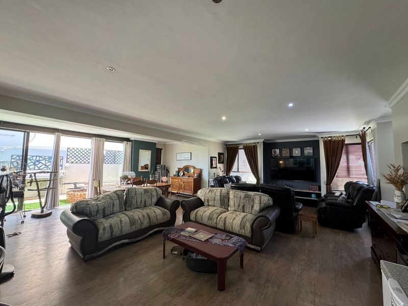 Modern 3-Bedroom Family Home in Secure Estate - Photo 5