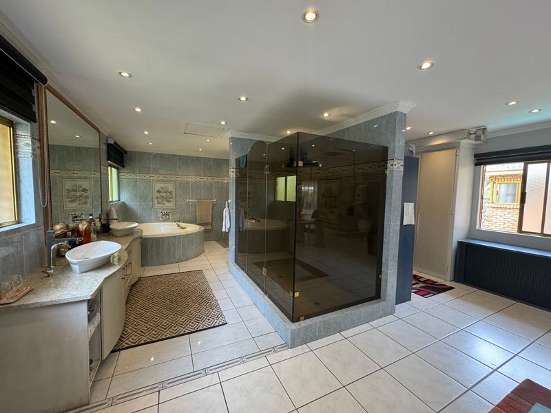 Stunning 3-Bedroom, 4-Bathroom Family Home with 2-Bedroom Flatlet in Shoemansville - Photo 5