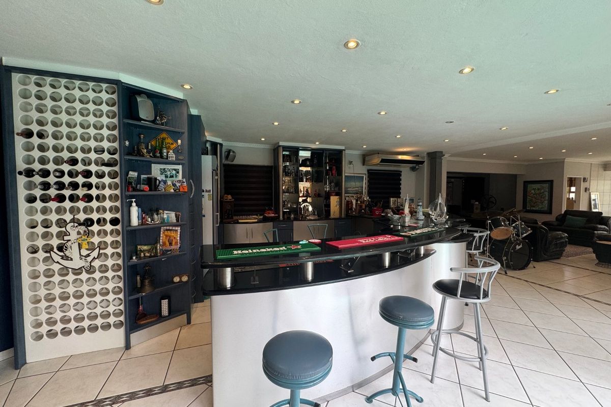 Stunning 3-Bedroom, 4-Bathroom Family Home with 2-Bedroom Flatlet in Shoemansville - Photo 2