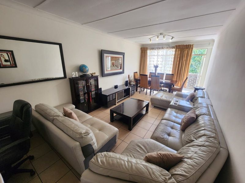 2 bedroom 2 bathroom apartment - Photo 3