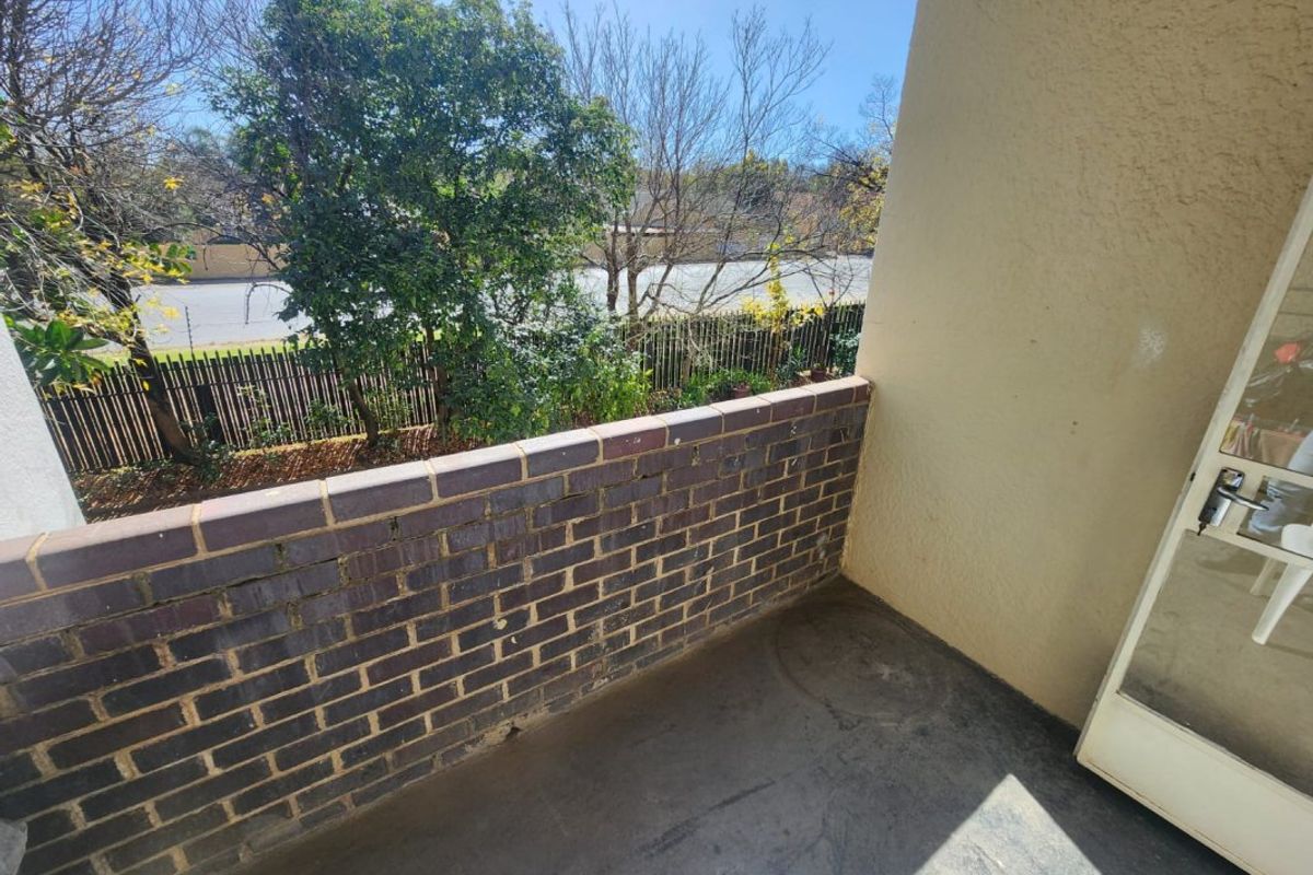 2 bedroom 2 bathroom apartment - Photo 2