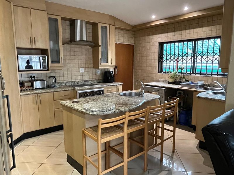 Charming Home in the Heart of Dawnview - Photo 4