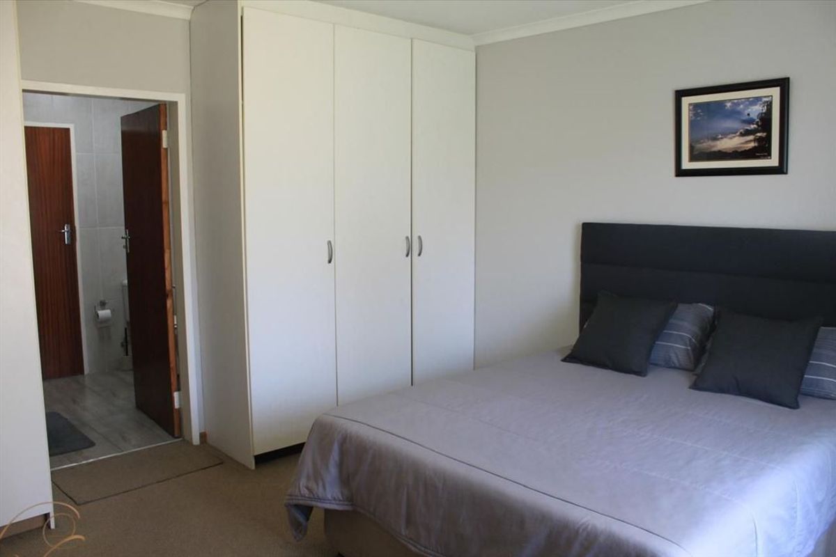 Charming Compact Home - Photo 2