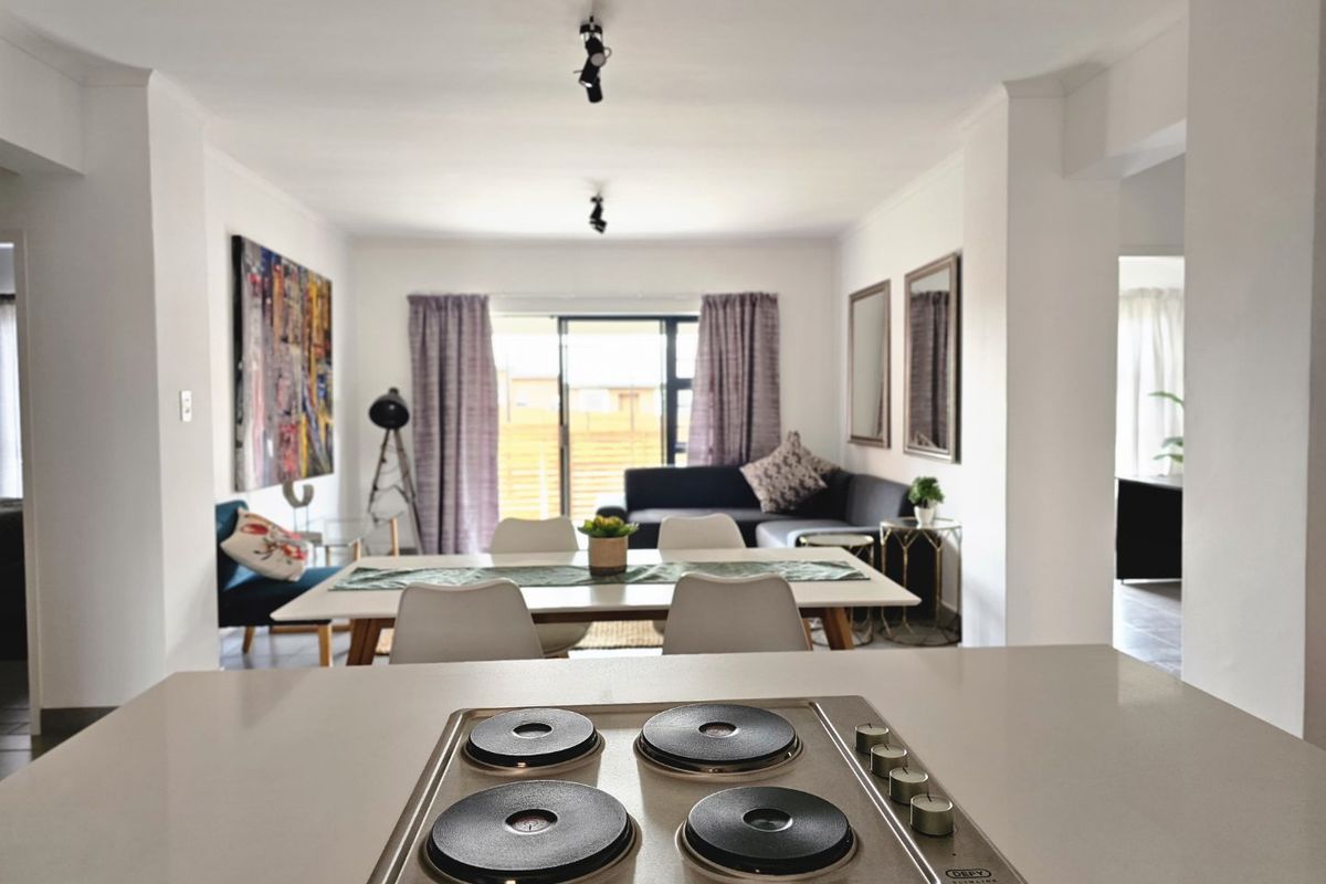 3 Bedroom 2 Bathroom Simplex to rent at Brookehaven! - Photo 2