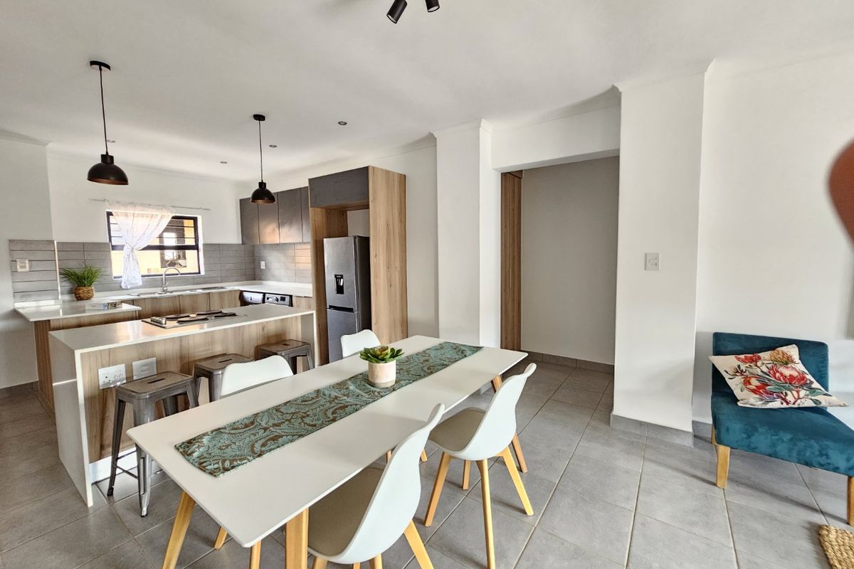 3 Bedroom 2 Bathroom Simplex to rent at Brookehaven! - Photo 3