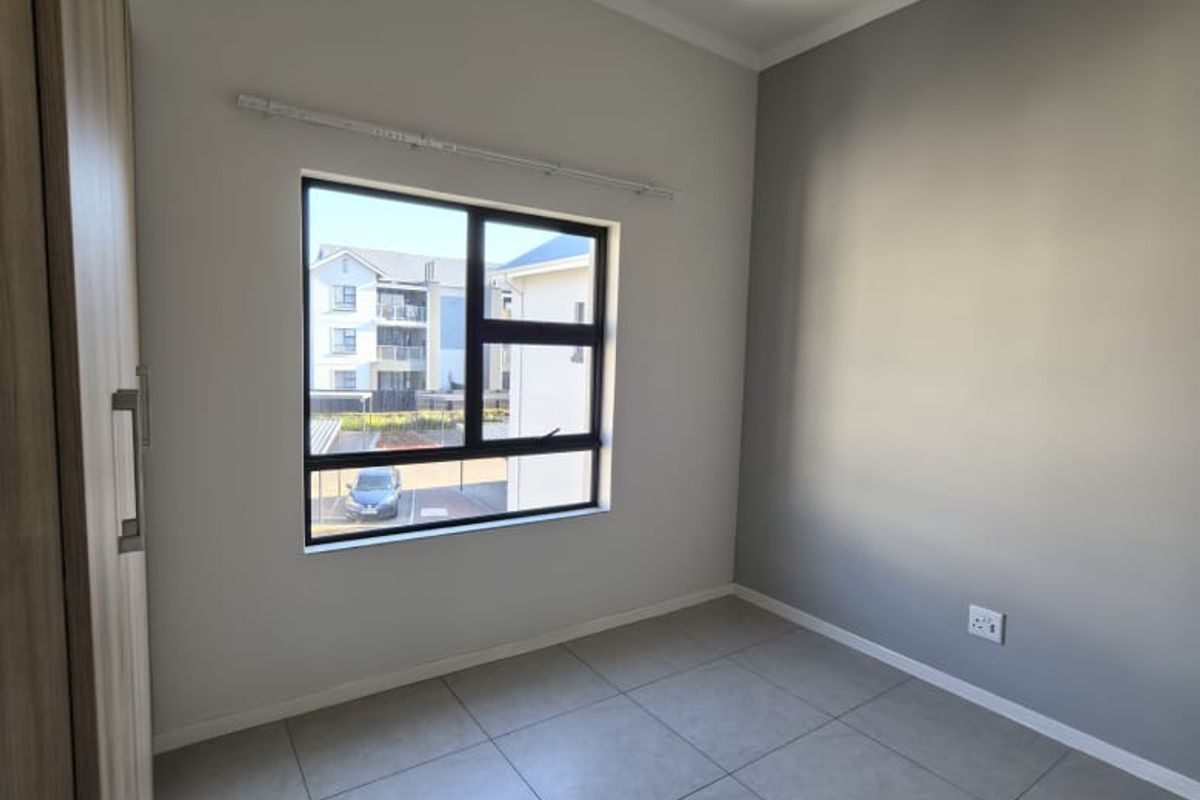 Tranquil 2-Bedroom, 2-Bathroom  with timeless views awaits you - Photo 4