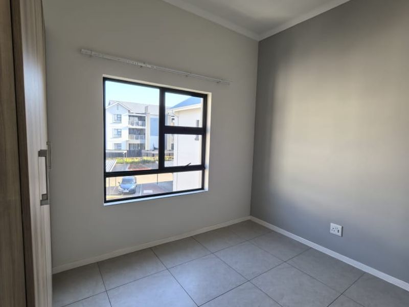 Tranquil 2-Bedroom, 2-Bathroom  with timeless views awaits you - Photo 4