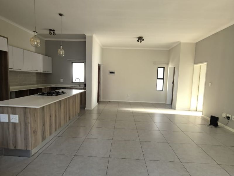 Tranquil 2-Bedroom, 2-Bathroom  with timeless views awaits you - Photo 3