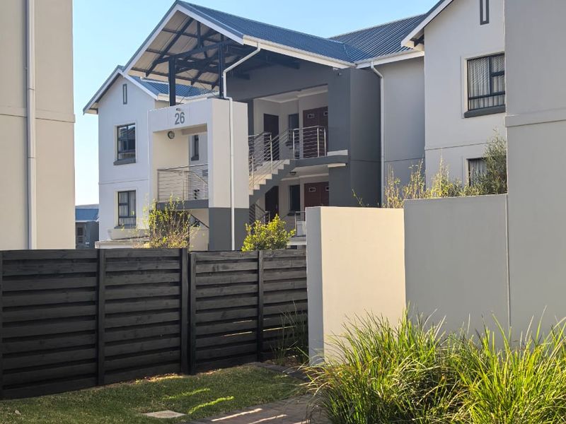 Tranquil 2-Bedroom, 2-Bathroom  with timeless views awaits you - Photo 9