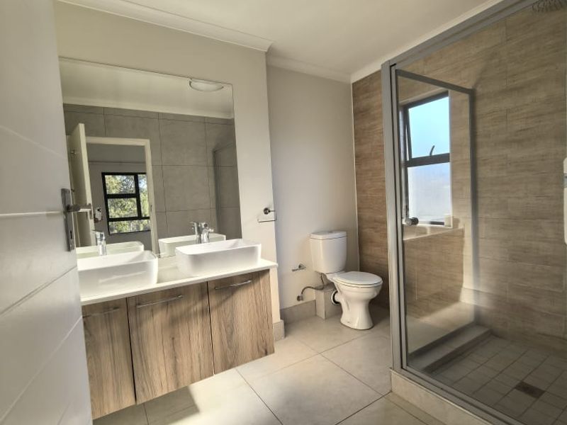 Tranquil 2-Bedroom, 2-Bathroom  with timeless views awaits you - Photo 8