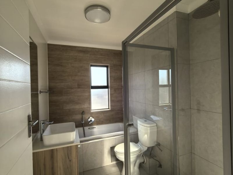 Tranquil 2-Bedroom, 2-Bathroom  with timeless views awaits you - Photo 7