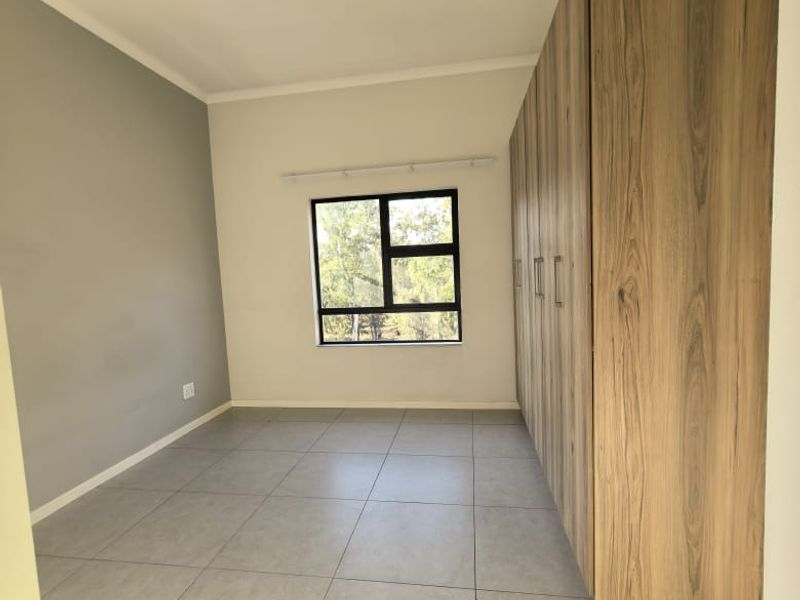 Tranquil 2-Bedroom, 2-Bathroom  with timeless views awaits you - Photo 6