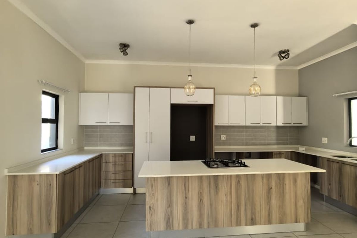 Tranquil 2-Bedroom, 2-Bathroom  with timeless views awaits you - Photo 2