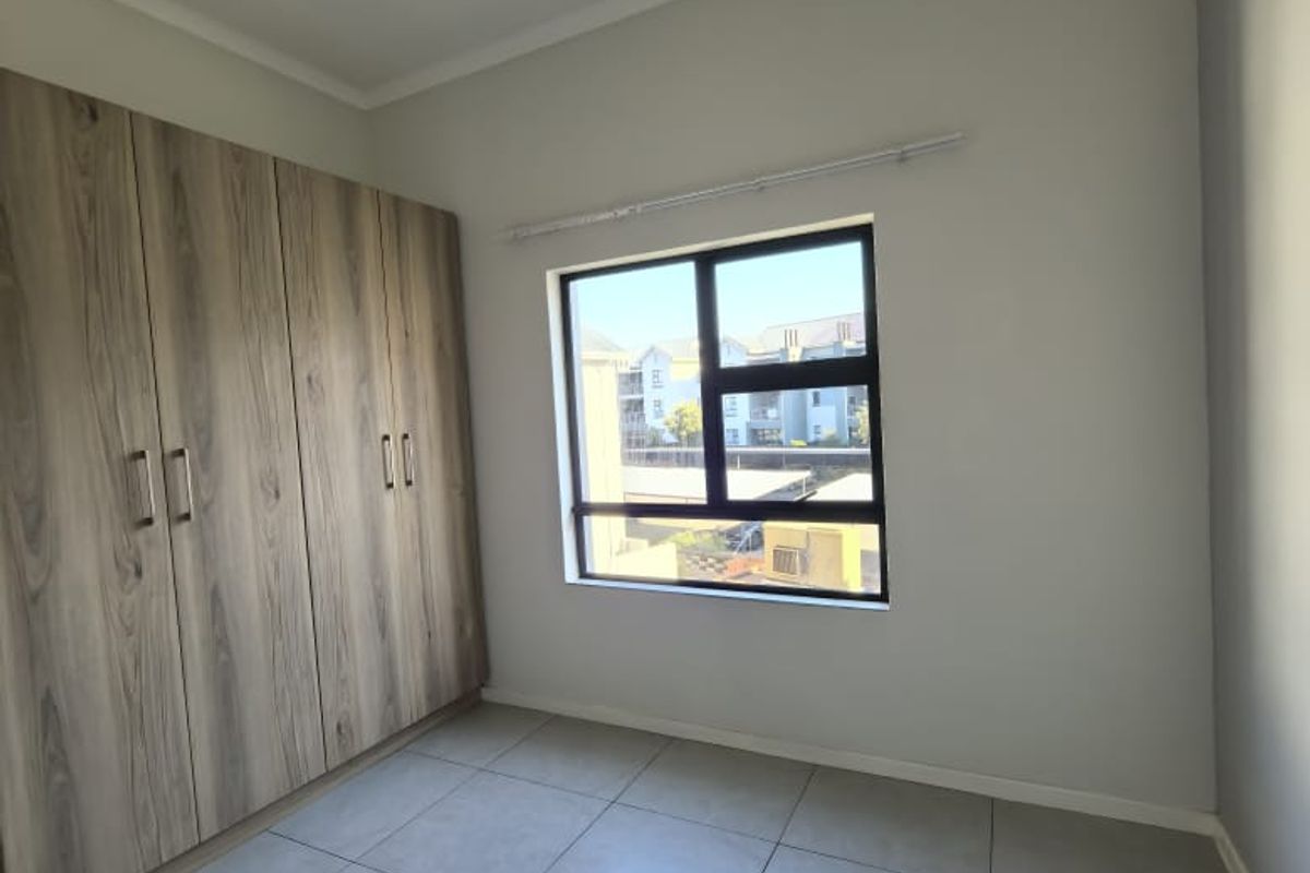 Tranquil 2-Bedroom, 2-Bathroom  with timeless views awaits you - Photo 5