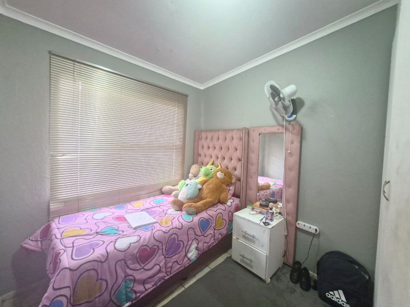 Charming 3-Bedroom Ground-Floor Home with Private Garden – A Rare Find at R650,000 - Photo 6