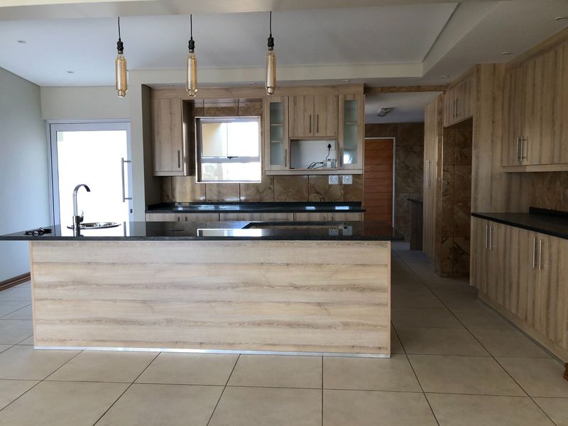 Location, Location, Location! - Photo 3