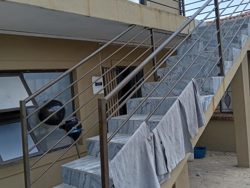 7 bedrooms 6 bath investment house  for sale - Photo 4