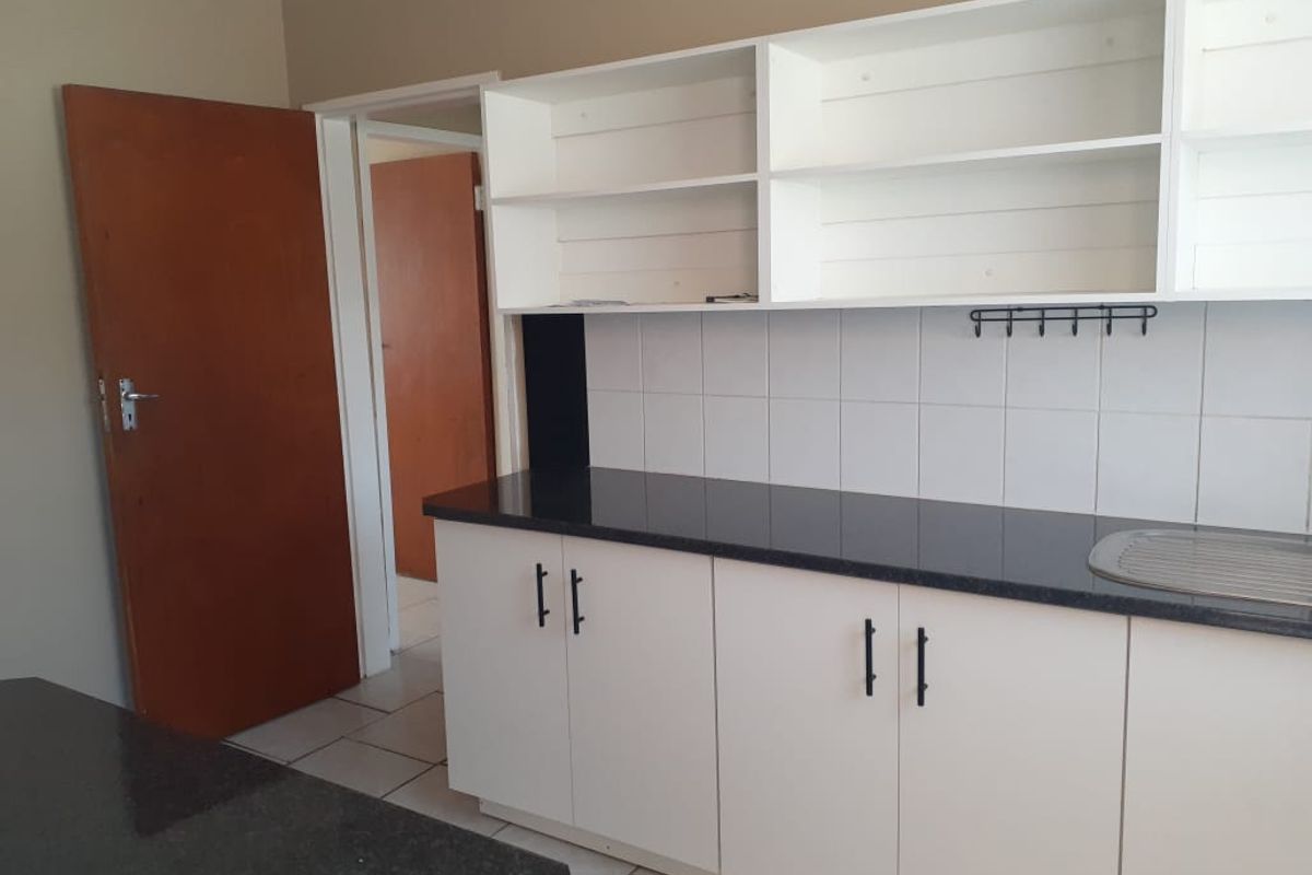 2 bedroom apartment for sale in Sydenham - Photo 4