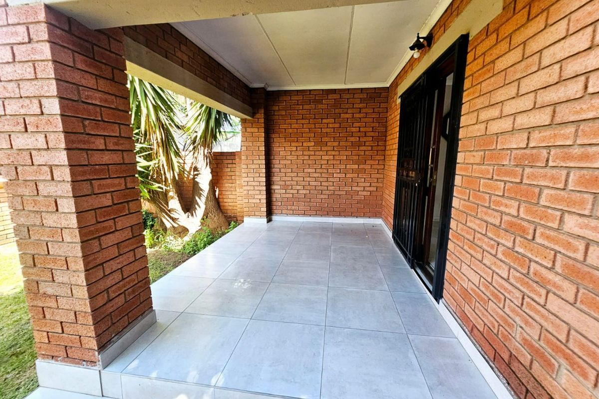 A Modern 2 bedroom 2 bathroom townhouse for sale in Monavoni - Photo 2