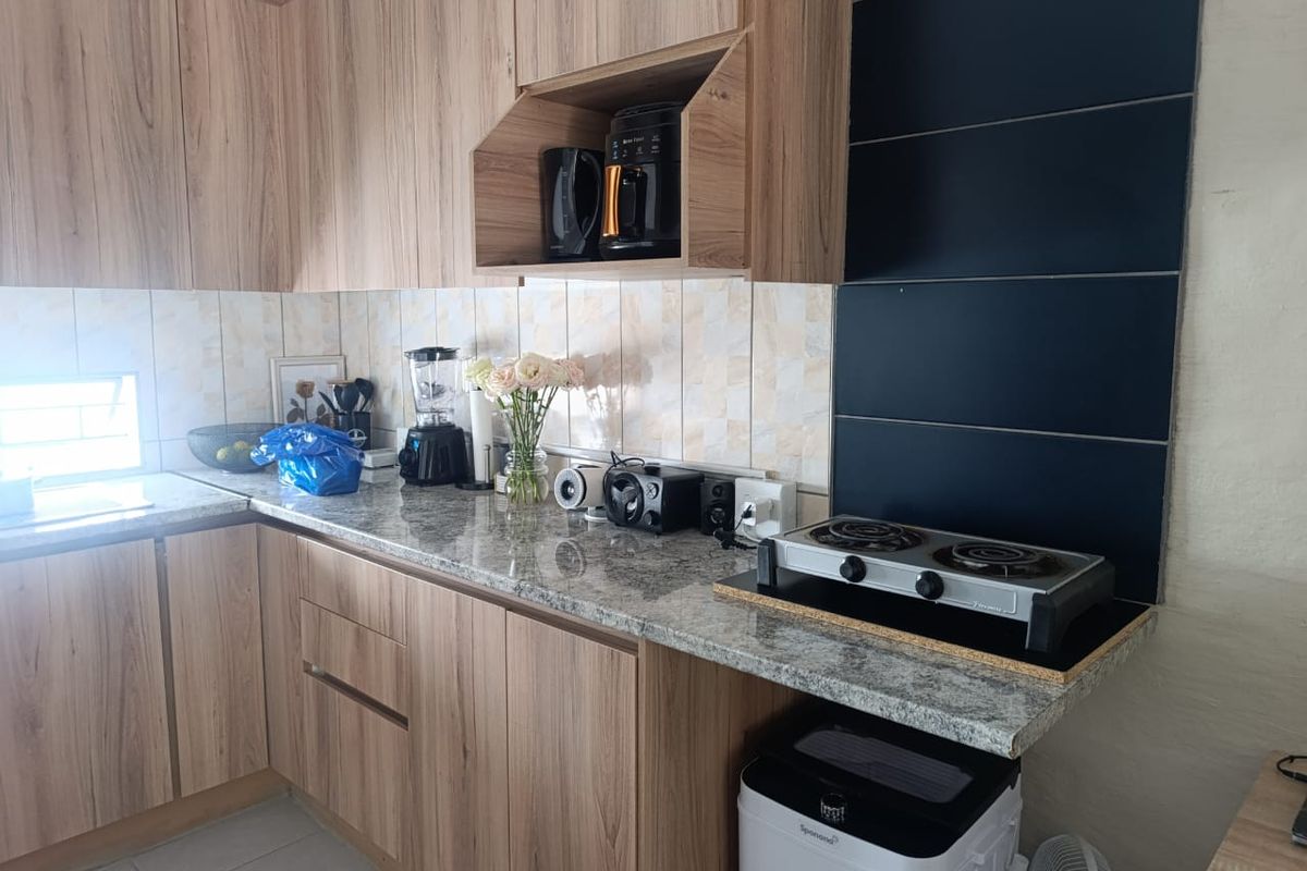 Excellent Investment Opportunity –  Bachelor Units Walking Distance to TUT! - Photo 2