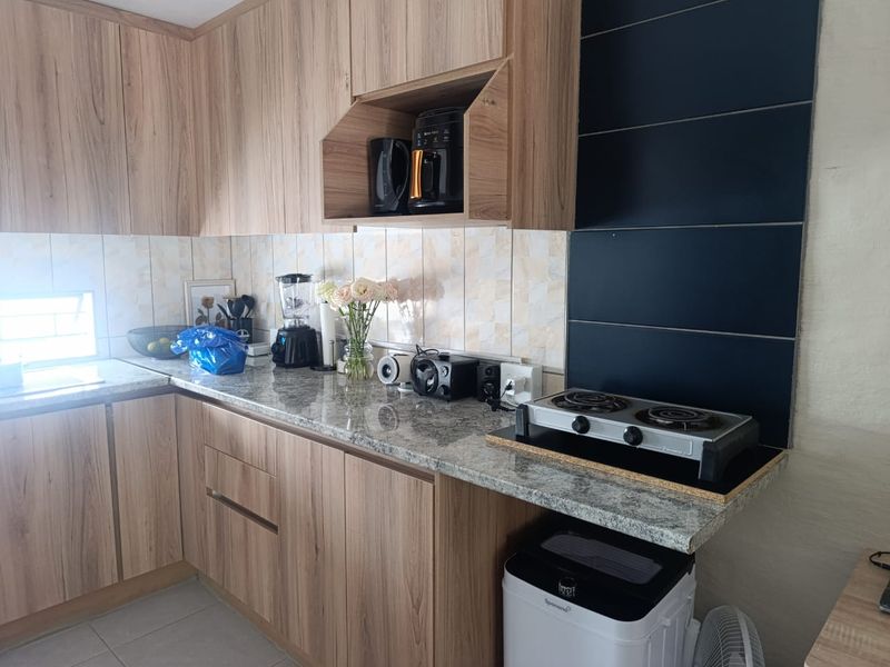 Excellent Investment Opportunity –  Bachelor Units Walking Distance to TUT! - Photo 2