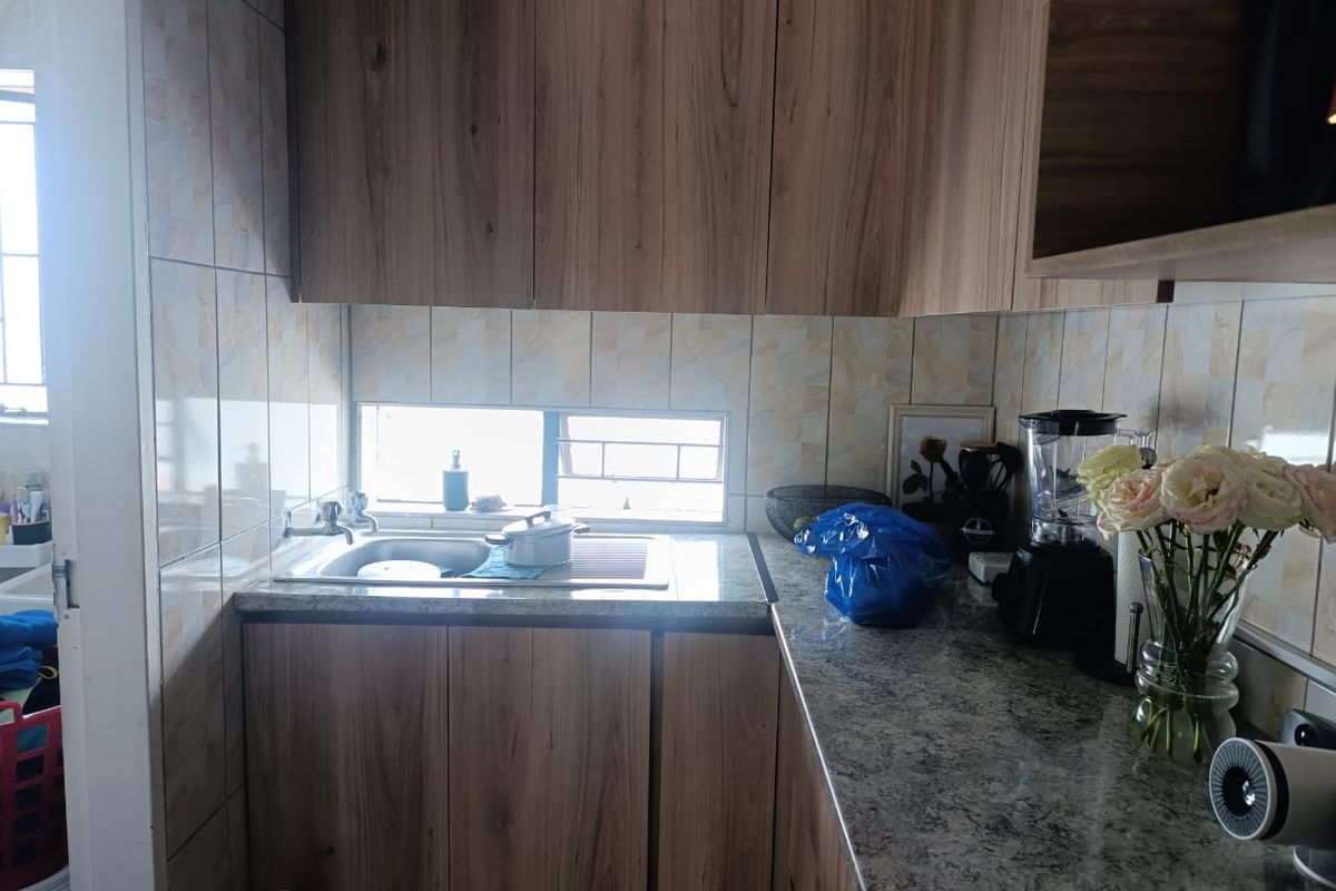 Excellent Investment Opportunity –  Bachelor Units Walking Distance to TUT! - Photo 3
