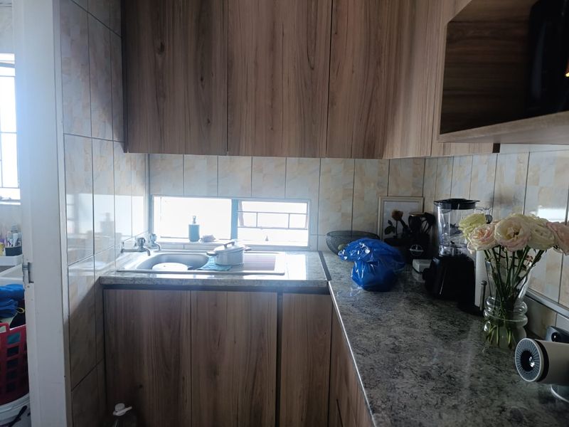 Excellent Investment Opportunity –  Bachelor Units Walking Distance to TUT! - Photo 3