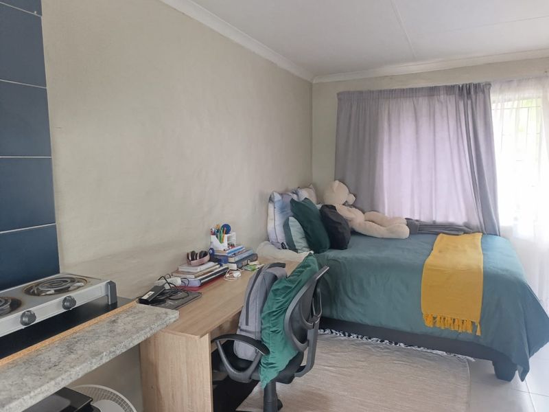Excellent Investment Opportunity –  Bachelor Units Walking Distance to TUT! - Photo 7