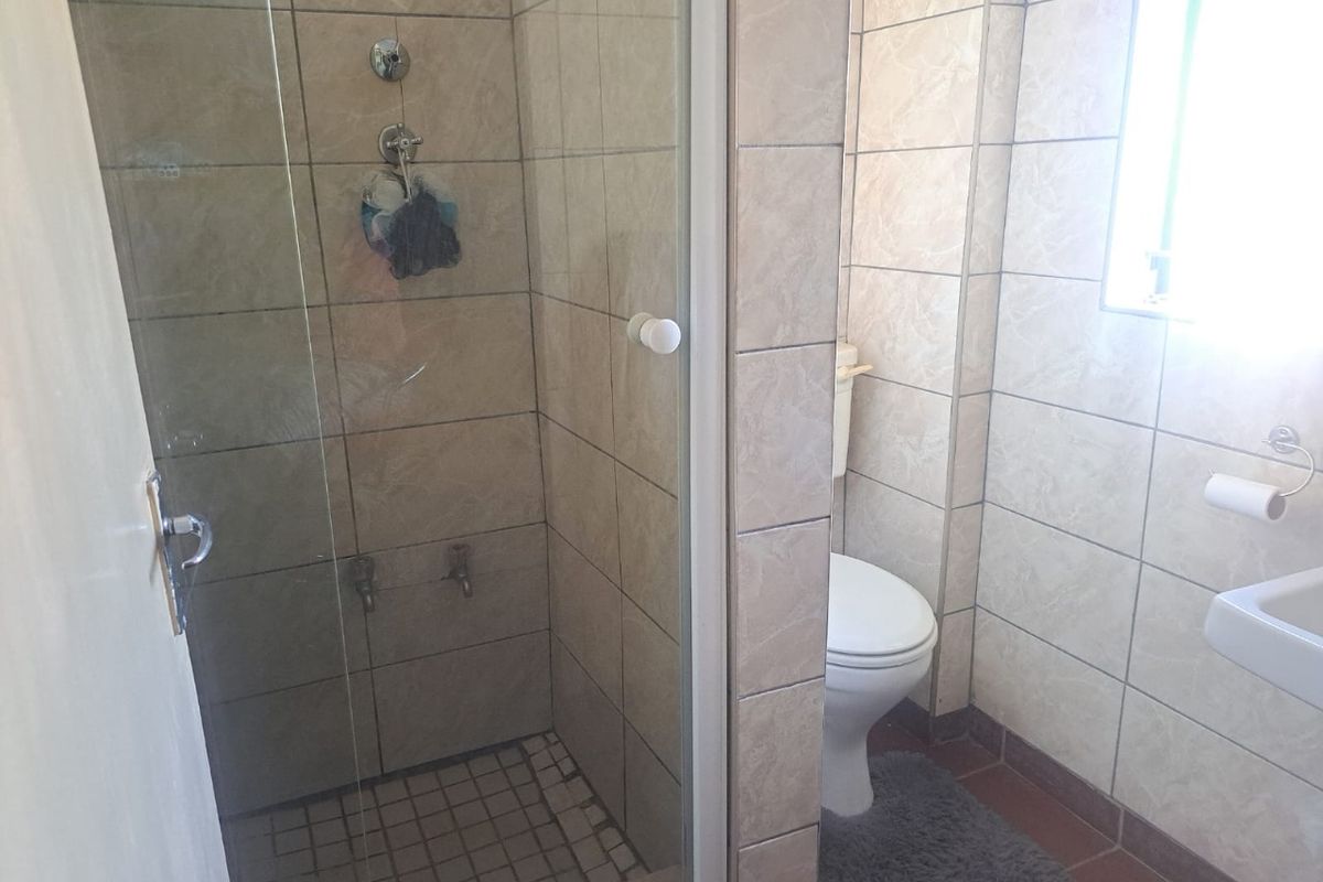 Excellent Investment Opportunity –  Bachelor Units Walking Distance to TUT! - Photo 5