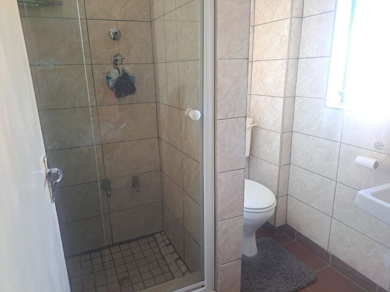 Excellent Investment Opportunity –  Bachelor Units Walking Distance to TUT! - Photo 5