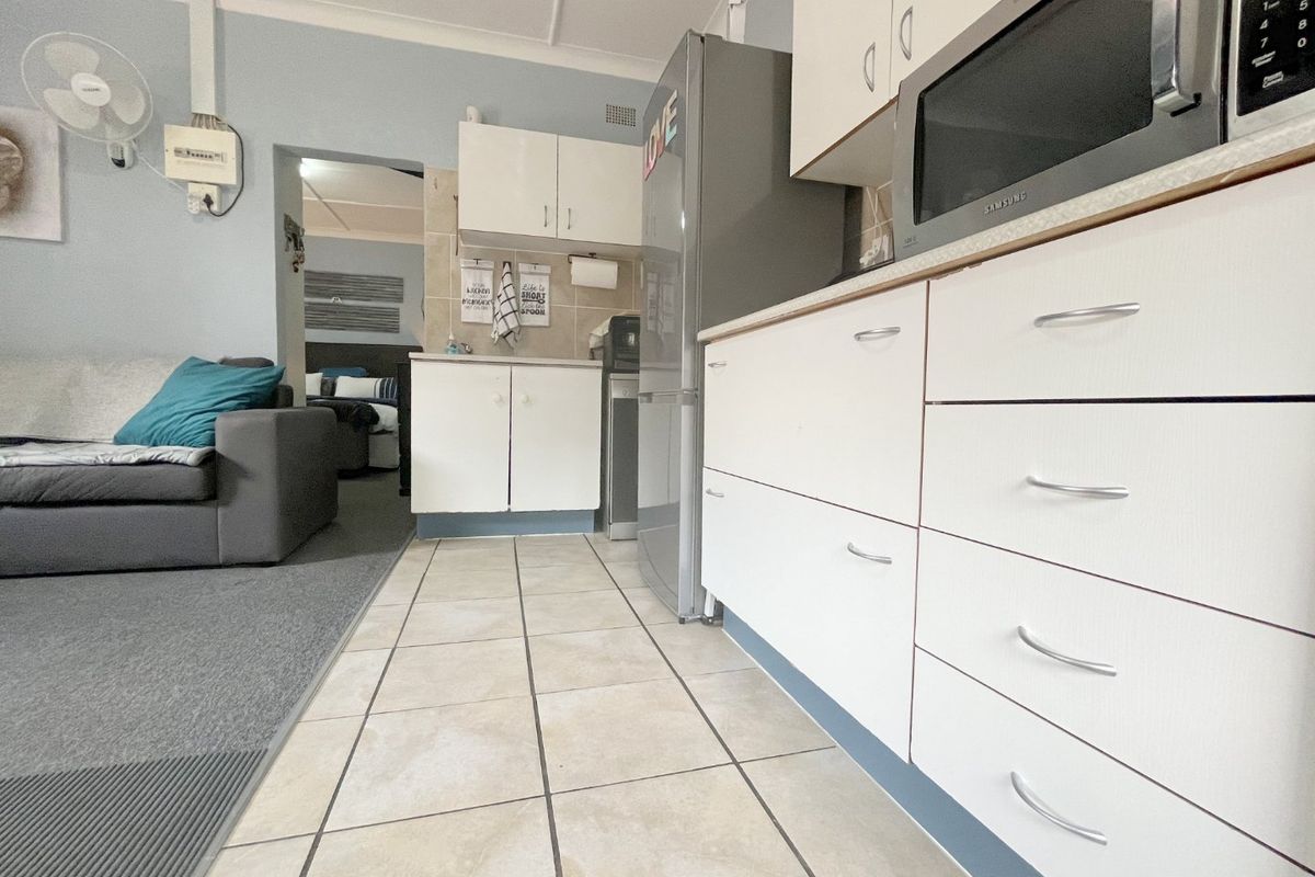 To let in upper Edenvale close to Holy Rosary 1 Bedroom 1 Bathroom cottage. - Photo 3