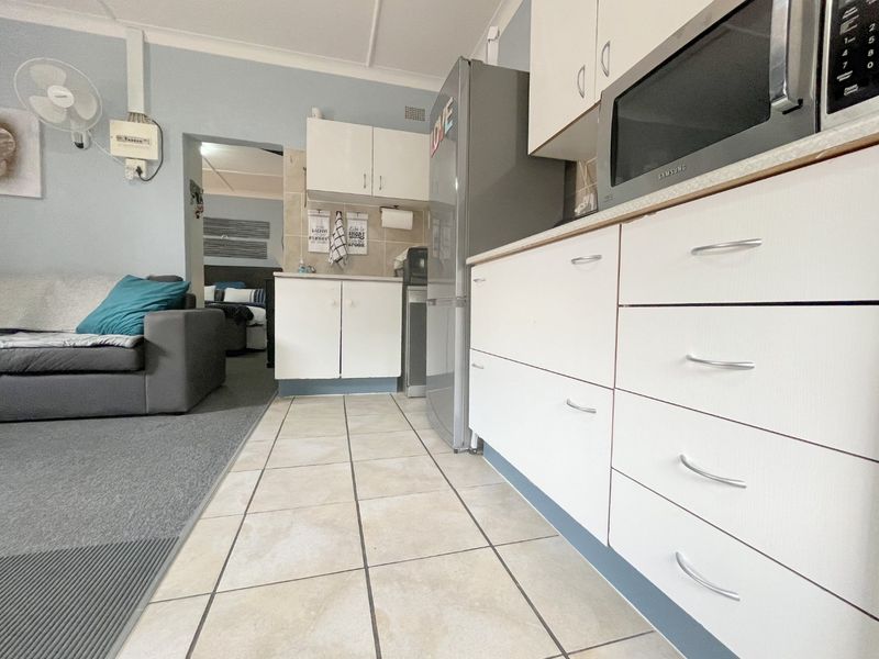 To let in upper Edenvale close to Holy Rosary 1 Bedroom 1 Bathroom cottage. - Photo 3