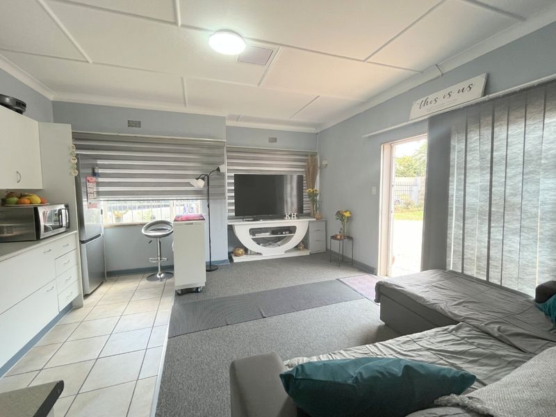 To let in upper Edenvale close to Holy Rosary 1 Bedroom 1 Bathroom cottage. - Photo 2