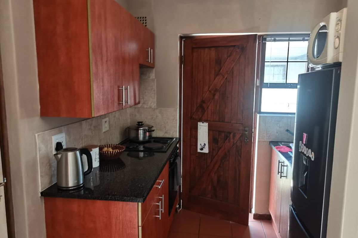 2 bedroom townhouse for sale in Parsonsvlei - Photo 3