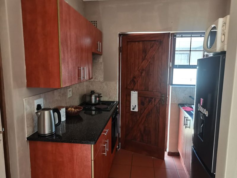 2 bedroom townhouse for sale in Parsonsvlei - Photo 3