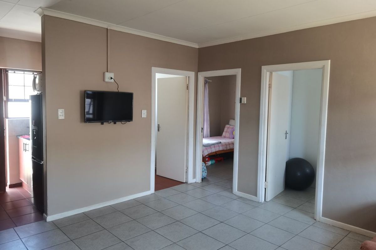 2 bedroom townhouse for sale in Parsonsvlei - Photo 5